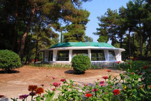주변 명소, Ermis in 로우트라 이파티스 주변 명소, Ermis in 로우트라 이파티스