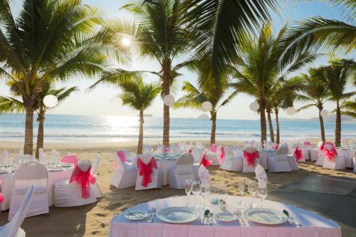 Banquet hall, Barcelo Ixtapa - All Inclusive in Ixtapa Banquet hall, Barcelo Ixtapa - All Inclusive in Ixtapa