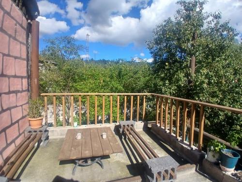 Балкон, Rossi Rest House in Діліжан Балкон, Rossi Rest House in Діліжан