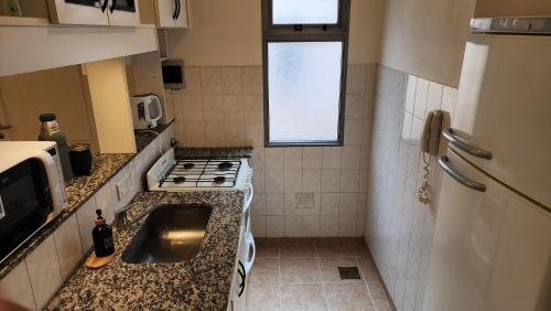 ห้องครัว, Departamento Centrico con vista única a Plaza Sarmiento (Departamento Centrico con vista unica a Plaza Sarmiento) in ซาน นิโกลัส เดลาส อาร์โรโยส ห้องครัว, Departamento Centrico con vista única a Plaza Sarmiento (Departamento Centrico con vista unica a Plaza Sarmiento) in ซาน นิโกลัส เดลาส อาร์โรโยส