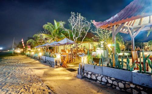 Restaurant, Scooby Doo Beach Bungalow in Nusa Lembongan Restaurant, Scooby Doo Beach Bungalow in Nusa Lembongan