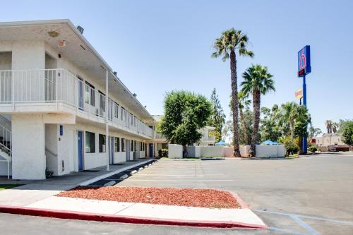 入口, Motel 6 Bakersfield, CA - South in 韋博歐查德 入口, Motel 6 Bakersfield, CA - South in 韋博歐查德