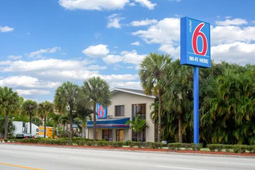 Motel 6-Fort Lauderdale, FL - main image