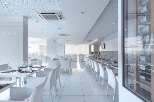 Restaurant, CDesign Hotel in Recreio Dos Bandeirantes Restaurant, CDesign Hotel in Recreio Dos Bandeirantes