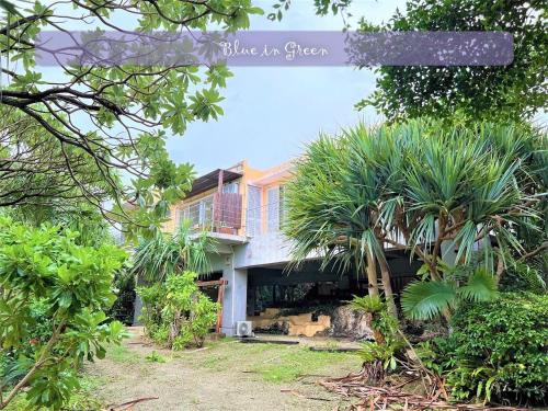 青の洞窟 Blue in Green in Yonehara Beach 青の洞窟 Blue in Green in Yonehara Beach