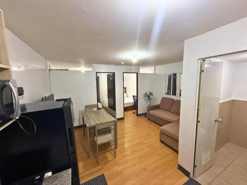 2-Bedroom Condo in Imus Cavite with UNLI WIFI, 50" TV, Netflix, Family Computer, Pool