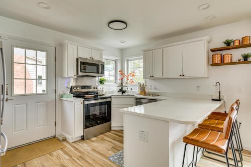 Winter on the Water Warm and Cozy Thompson Retreat! in Putnam Winter on the Water Warm and Cozy Thompson Retreat! in Putnam