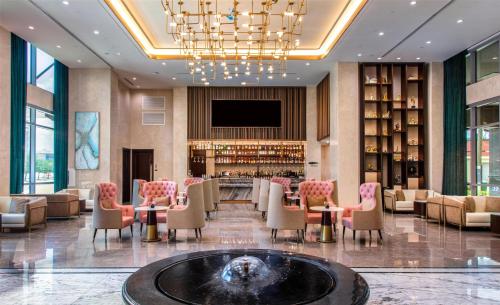 Aula, Blossom Hotel Houston, Curio Collection by Hilton in Houston (TX) Aula, Blossom Hotel Houston, Curio Collection by Hilton in Houston (TX)