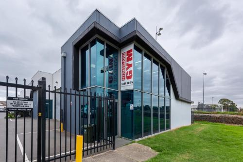 Spacious Studio in Quiet Northcote Neighbourhood in Fairfield Spacious Studio in Quiet Northcote Neighbourhood in Fairfield