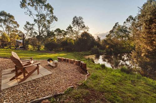 The Whistling Frog by Tiny Away in เนียริมใต้ The Whistling Frog by Tiny Away in เนียริมใต้