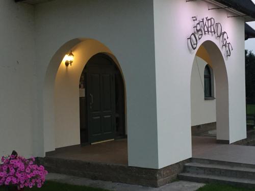 Bejárat, Oskrogs in Kegums Bejárat, Oskrogs in Kegums