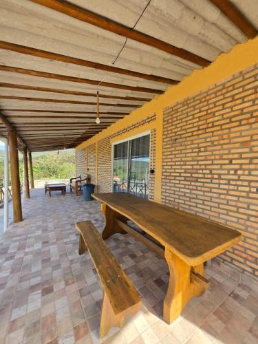 設施, Cilene Alves in 巴巴里亞 設施, Cilene Alves in 巴巴里亞