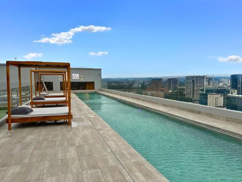 Luxury One-Bedroom City Views, Pool & AC near Hospital Centro Médico Luxury One-Bedroom City Views, Pool & AC near Hospital Centro Médico