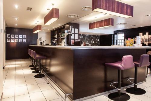 Пъб/Фоайе, Radisson Blu Hotel Edinburgh City Centre in Единбург Пъб/Фоайе, Radisson Blu Hotel Edinburgh City Centre in Единбург