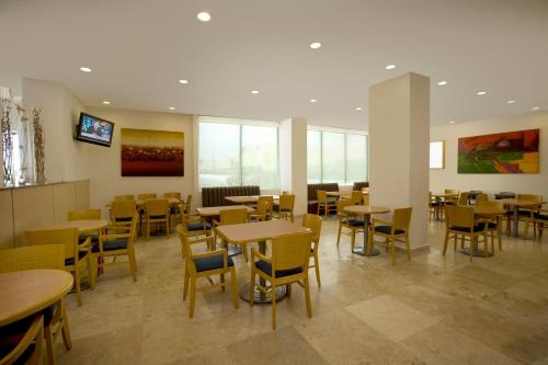 餐廳, 察誇爾科斯論壇One酒店 (One Coatzacoalcos Forum) in 誇察誇爾科斯 餐廳, 察誇爾科斯論壇One酒店 (One Coatzacoalcos Forum) in 誇察誇爾科斯