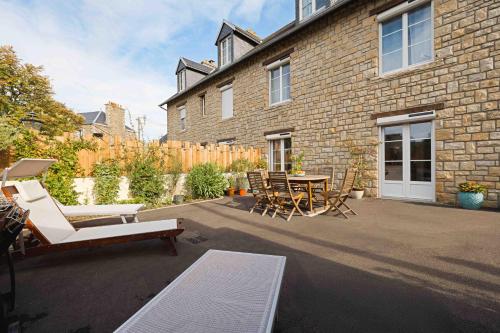 Les coques bleues in Granville Les coques bleues in Granville