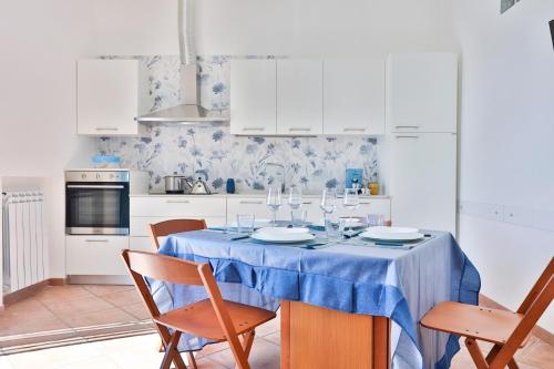 Cocina, GuestHost - Yalta - Seaview Apartment in Pozzuoli in Pozzuoli Cocina, GuestHost - Yalta - Seaview Apartment in Pozzuoli in Pozzuoli