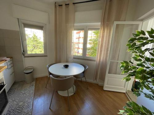 Facilities, Lisbon in sight! Apartment near Reboleira subway in Amadora Facilities, Lisbon in sight! Apartment near Reboleira subway in Amadora