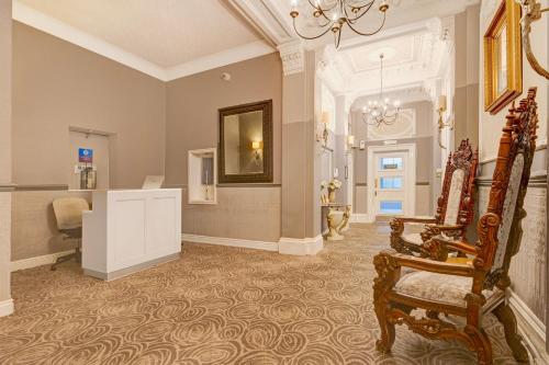 Lobby, Liverpool Aigburth Sefton Park Hotel By Belvilla in Garston Lobby, Liverpool Aigburth Sefton Park Hotel By Belvilla in Garston