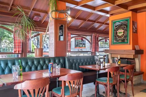 Restaurant, Hotel Vallee Blanche in Chamonix-Mont-Blanc Restaurant, Hotel Vallee Blanche in Chamonix-Mont-Blanc