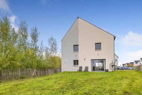 Exterior view, Grande maison familiale avec jardin, proche Paris & Orly in Arpajon Exterior view, Grande maison familiale avec jardin, proche Paris & Orly in Arpajon