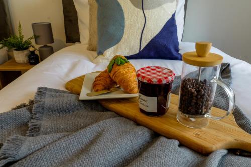 Quiet Home In St Helens Near Haydock Park Racecourse & Liverpool, Free Parking in St. Helens Quiet Home In St Helens Near Haydock Park Racecourse & Liverpool, Free Parking in St. Helens