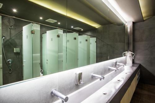 Bathroom, H-Ostel Bali near Kuta Beach Bathroom, H-Ostel Bali near Kuta Beach
