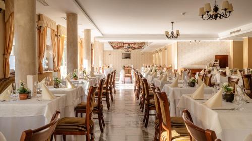 Restaurant, Calimbra Wellness and Conference Hotel in Miskolc Restaurant, Calimbra Wellness and Conference Hotel in Miskolc