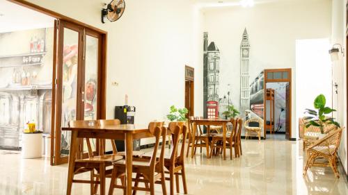 Restaurant, Ijen Vibe's Inn in Banyuwangi Restaurant, Ijen Vibe's Inn in Banyuwangi