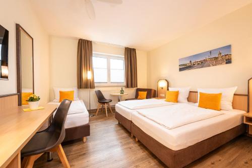 Hotel Am Wiesenweg l 24h check-in in Hausen bei Wurzburg Hotel Am Wiesenweg l 24h check-in in Hausen bei Wurzburg