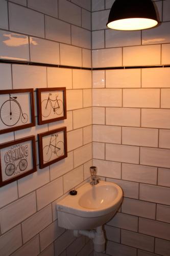 Bathroom, Fietsboerderij in Sinderen Bathroom, Fietsboerderij in Sinderen