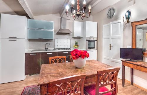 This photo about B&B La Residenza Del Poeta shared on HyHotel.com