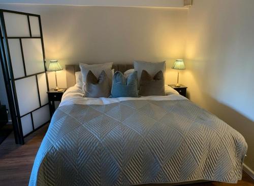 Tranquil Studio - Sleeps 2 & Private Parking in Halewood Tranquil Studio - Sleeps 2 & Private Parking in Halewood