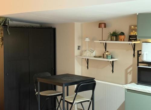 Tranquil Studio - Sleeps 2 & Private Parking in Halewood Tranquil Studio - Sleeps 2 & Private Parking in Halewood