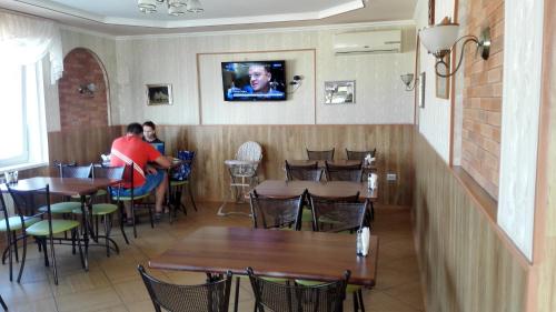 Cafe-Motel «Karavan» on Volga trass in Nytva Cafe-Motel «Karavan» on Volga trass in Nytva