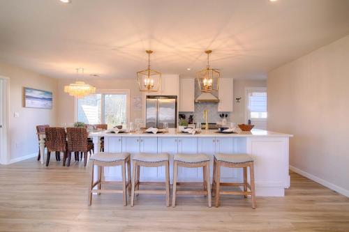 Water Views Access to Grand Cove in West Dennis (MA) Water Views Access to Grand Cove in West Dennis (MA)