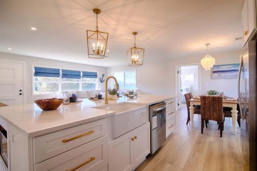 Water Views Access to Grand Cove in West Dennis (MA) Water Views Access to Grand Cove in West Dennis (MA)