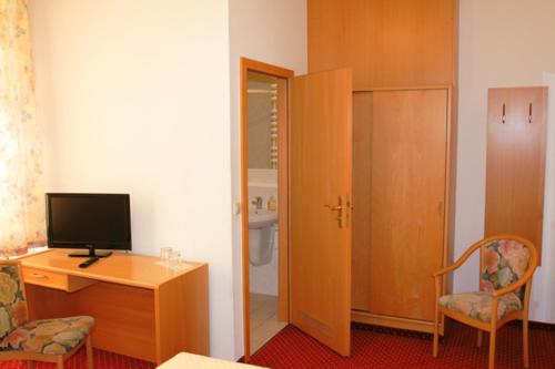 This photo about Hotel Pension Kaden shared on HyHotel.com