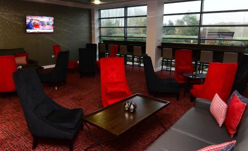 ห้องส่วนกลางสำหรับนั่งเล่น/ดูทีวี, อินเตอร์เนชั่นแนล โฮเทล เทลฟอร์ด (International Hotel Telford) in เทลฟอร์ด ห้องส่วนกลางสำหรับนั่งเล่น/ดูทีวี, อินเตอร์เนชั่นแนล โฮเทล เทลฟอร์ด (International Hotel Telford) in เทลฟอร์ด