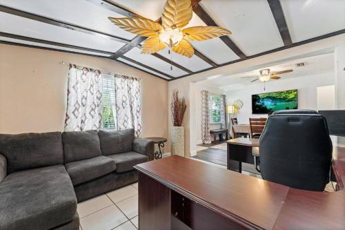 Létesítmények, Jensen Beach Sunset Oasis with Private Pool! in Jensen Beach (Florida) Létesítmények, Jensen Beach Sunset Oasis with Private Pool! in Jensen Beach (Florida)