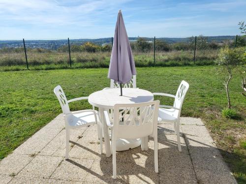 House in residence with heated pool in Azay-le-Rideau House in residence with heated pool in Azay-le-Rideau