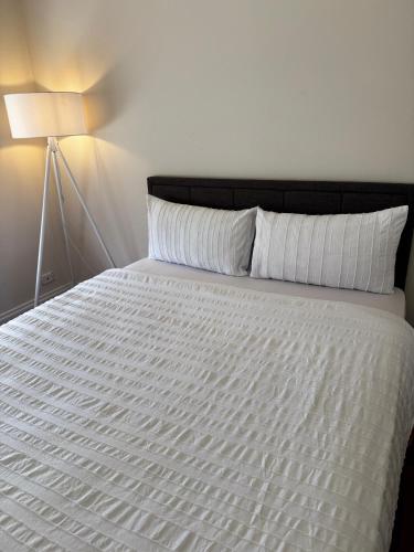 شقة متر مربع من 1 غرفة و1 حمام خاص في Saint Albans (Brand new bedroom next to train station ) in St Albans شقة متر مربع من 1 غرفة و1 حمام خاص في Saint Albans (Brand new bedroom next to train station ) in St Albans