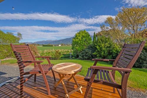 Garden, Kaikoura Motor Inn in Kaikoura Garden, Kaikoura Motor Inn in Kaikoura