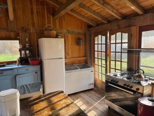 Létesítmények, Eco-Yourte dans le foret in Sabres Létesítmények, Eco-Yourte dans le foret in Sabres