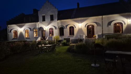 정원, Vita Huset på Österlen (Vita Huset pa Osterlen) in 심믈시함 정원, Vita Huset på Österlen (Vita Huset pa Osterlen) in 심믈시함