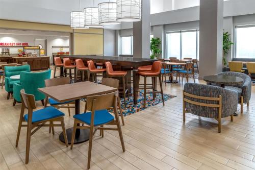 Ételek és italok, Hampton Inn & Suites Coconut Creek in Coconut Creek (FL) Ételek és italok, Hampton Inn & Suites Coconut Creek in Coconut Creek (FL)