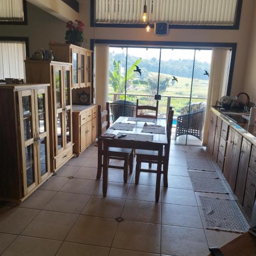 อาหารและเครื่องดื่ม, Casa suíça luxo-suite nr2- para 4 pessoas (Casa suica luxo-suite nr2- para 4 pessoas) in เรกาเตรส อาหารและเครื่องดื่ม, Casa suíça luxo-suite nr2- para 4 pessoas (Casa suica luxo-suite nr2- para 4 pessoas) in เรกาเตรส