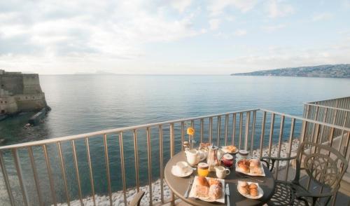 Vistas, Hotel Royal Continental in Nápoles Vistas, Hotel Royal Continental in Nápoles