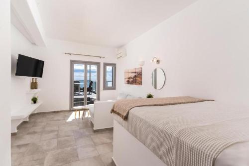 Enalion White Suites Oia