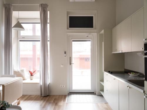 Waterfront Cabins in Suburbs Waterfront Cabins in Suburbs